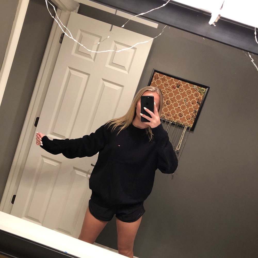 black tommy hilfiger sweater